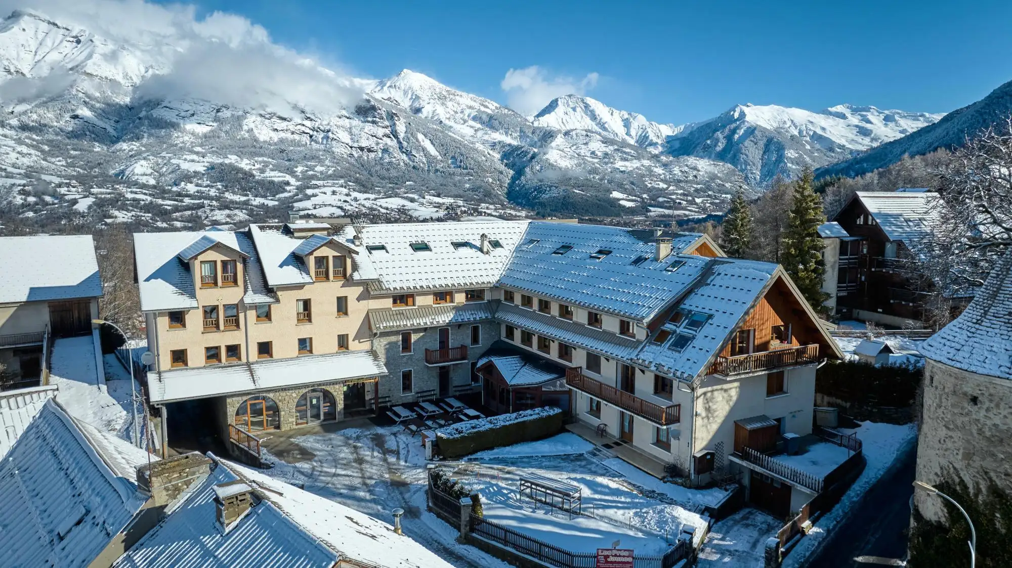 colonie de vacance st l&eacute;ger les m&eacute;l&eacute;zes